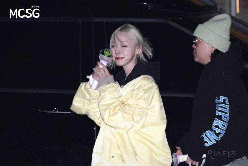 어제자 아이유 콘서트 윈터 퇴근길 폰카짤jpg | 인스티즈