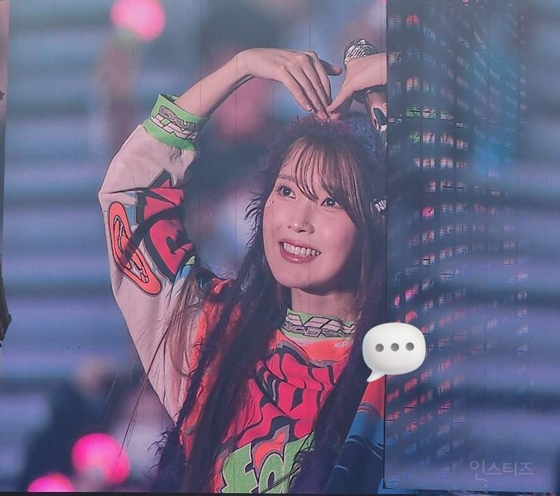 어제자 아이유 H.E.R 콘서트 전광판jpg | 인스티즈