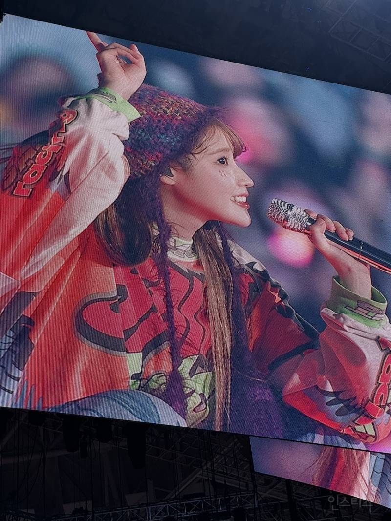 어제자 아이유 H.E.R 콘서트 전광판jpg | 인스티즈
