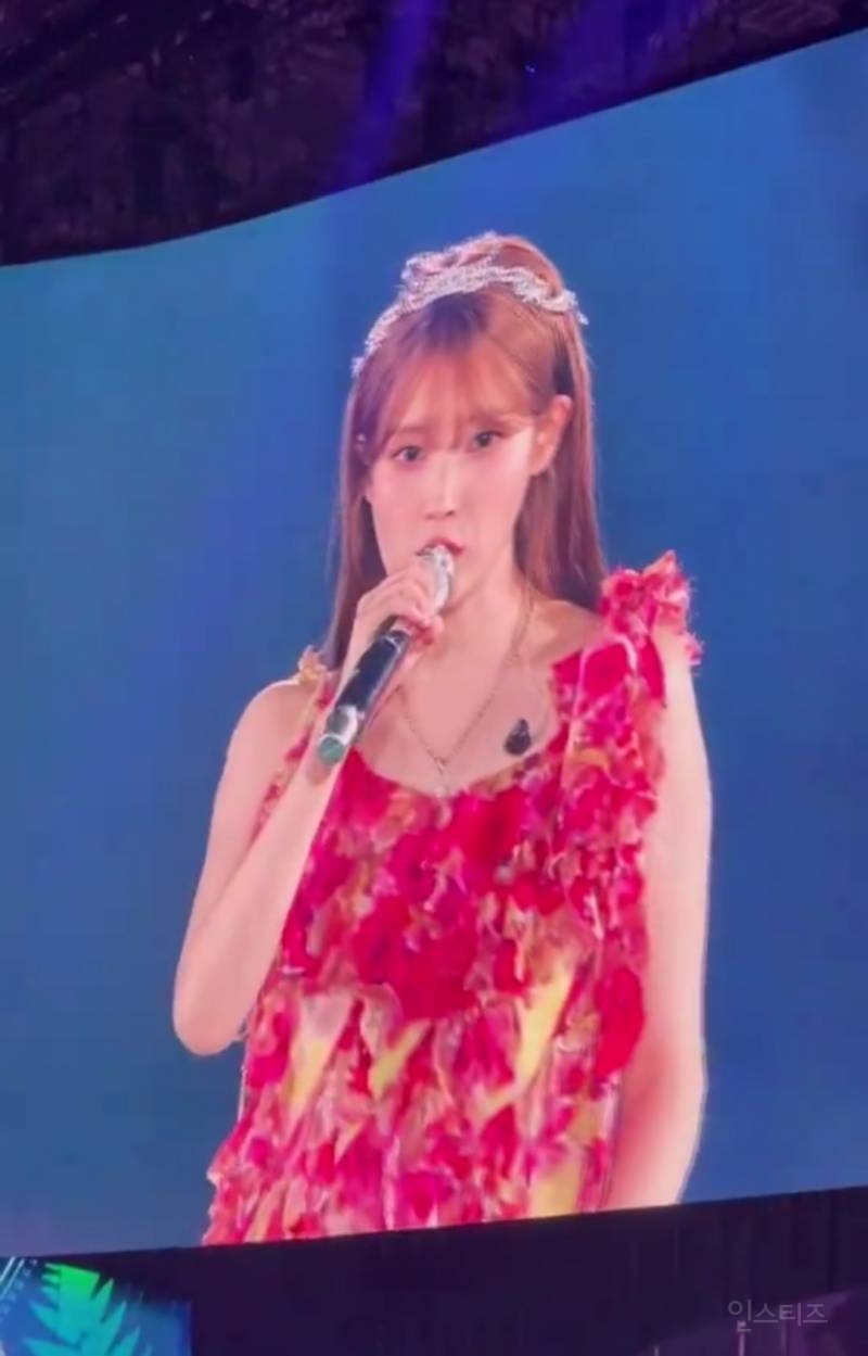 어제자 아이유 H.E.R 콘서트 전광판jpg | 인스티즈