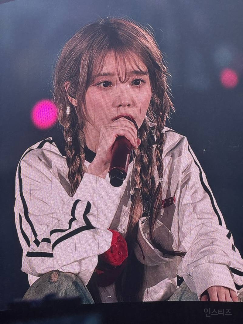 어제자 아이유 H.E.R 콘서트 전광판jpg | 인스티즈