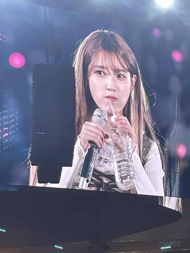 어제자 아이유 H.E.R 콘서트 전광판jpg | 인스티즈