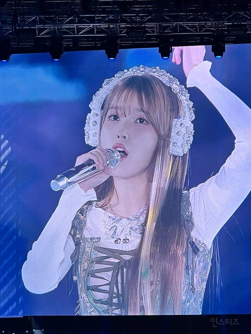 어제자 아이유 H.E.R 콘서트 전광판jpg | 인스티즈