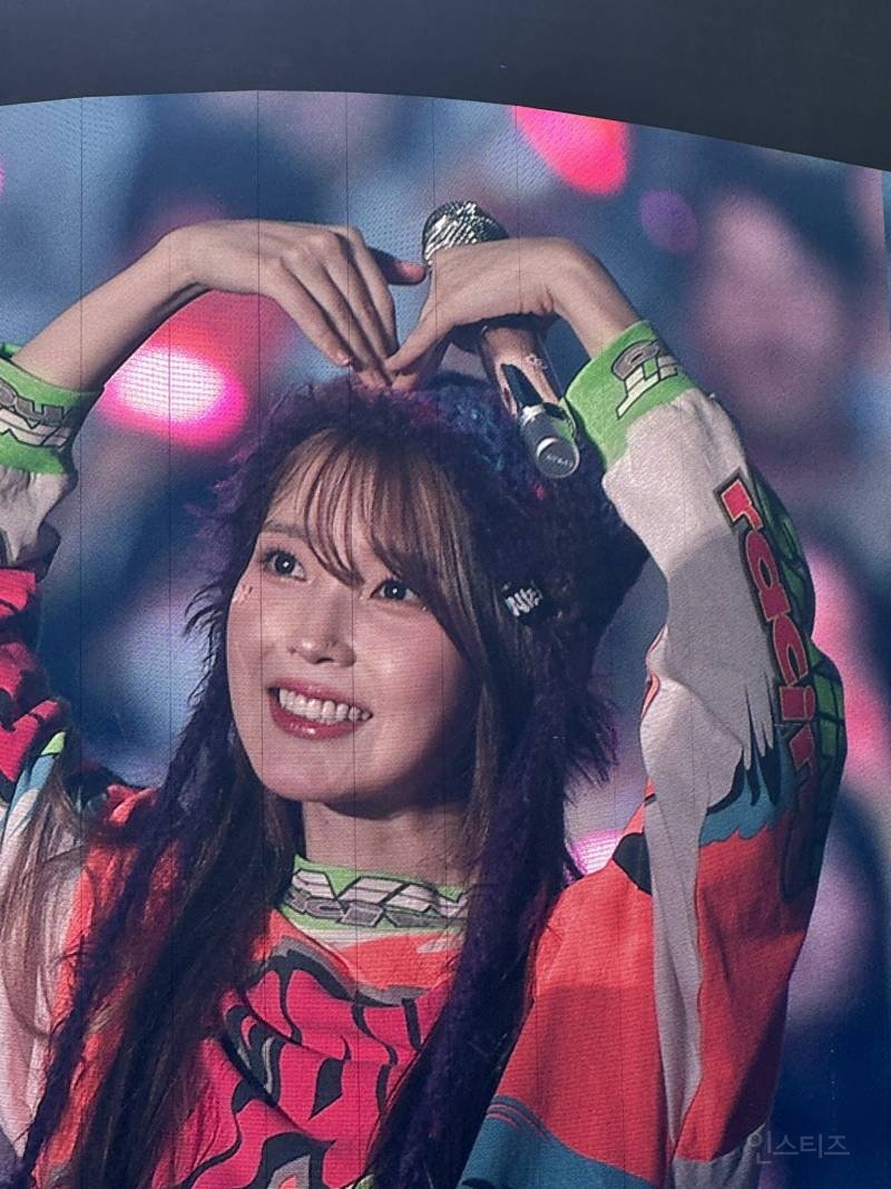 어제자 아이유 H.E.R 콘서트 전광판jpg | 인스티즈