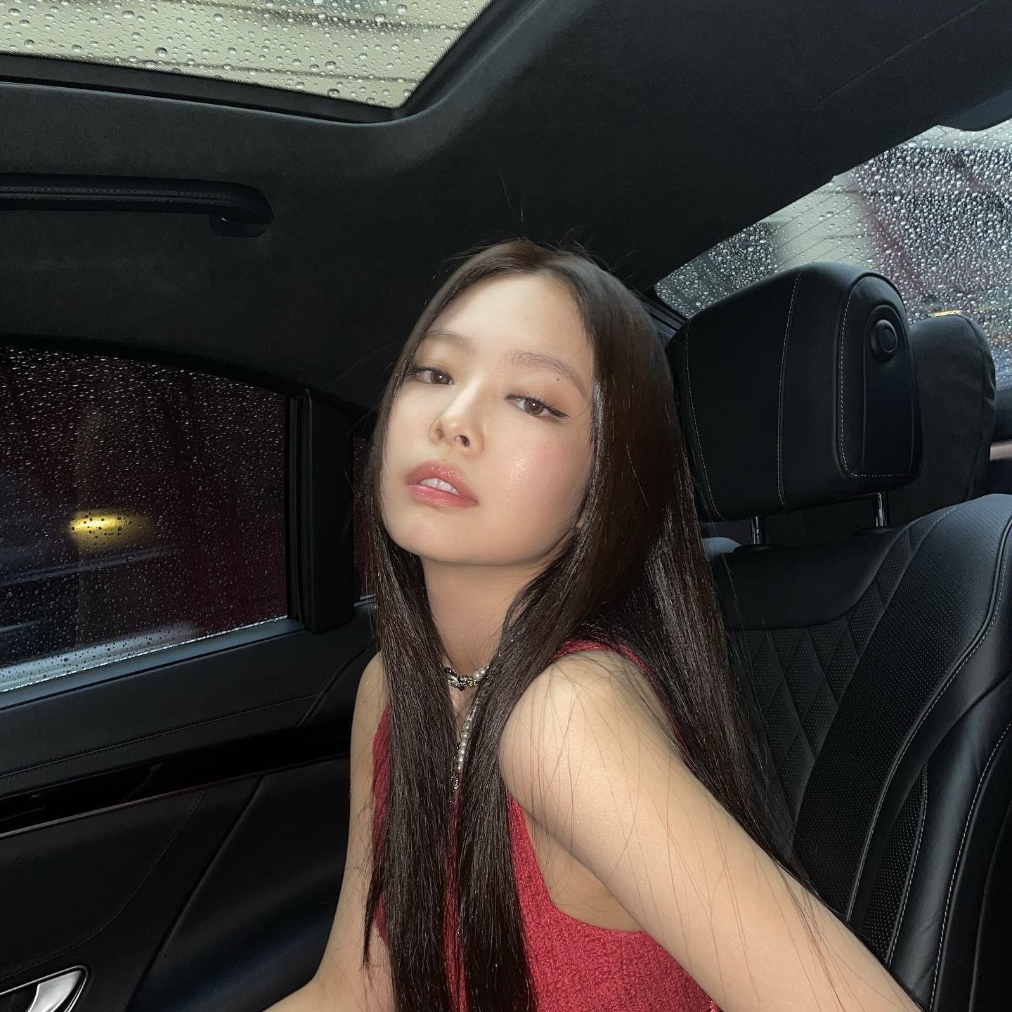 [잡담] 샤넬쇼 제니 차 셀카 떴던 거 다 미쳤음 | 인스티즈