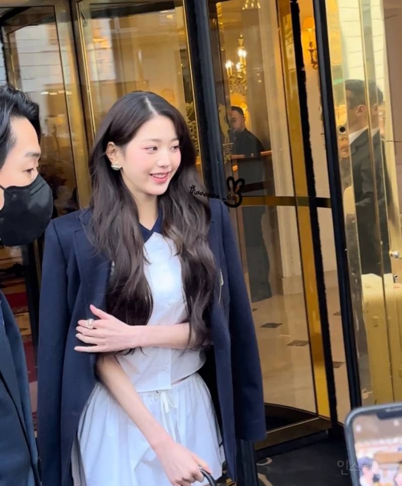 오늘자 파리 미우미우 패션위크 참석하는 장원영 jpg | 인스티즈