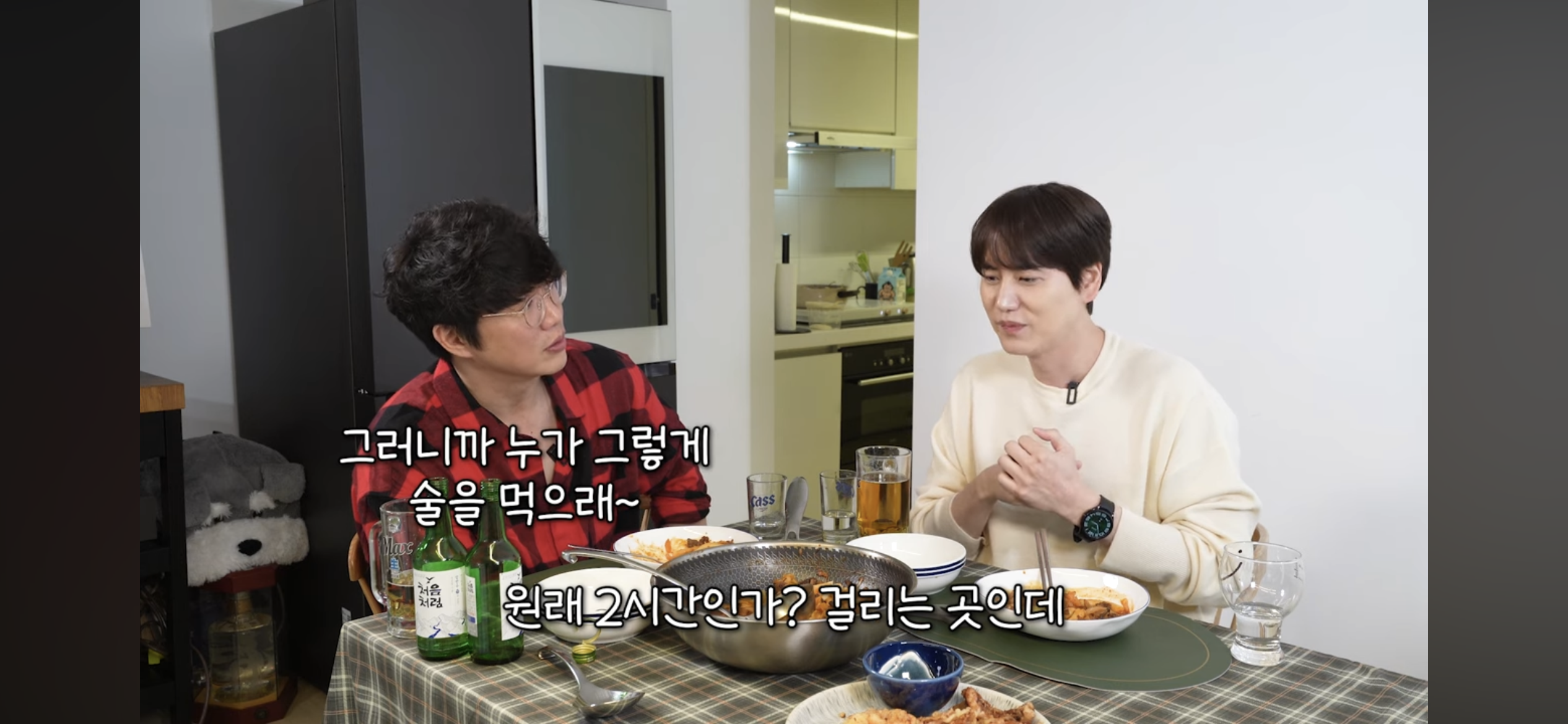 [정보/소식] 출국날인데 새벽5시반까지 술먹다가 매니저가 바지입혀준 규현 | 인스티즈
