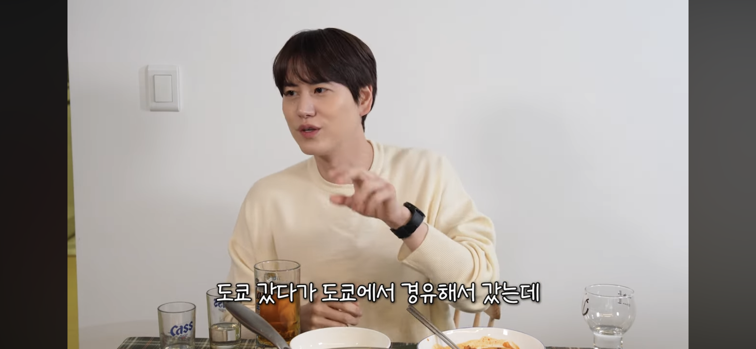 [정보/소식] 출국날인데 새벽5시반까지 술먹다가 매니저가 바지입혀준 규현 | 인스티즈