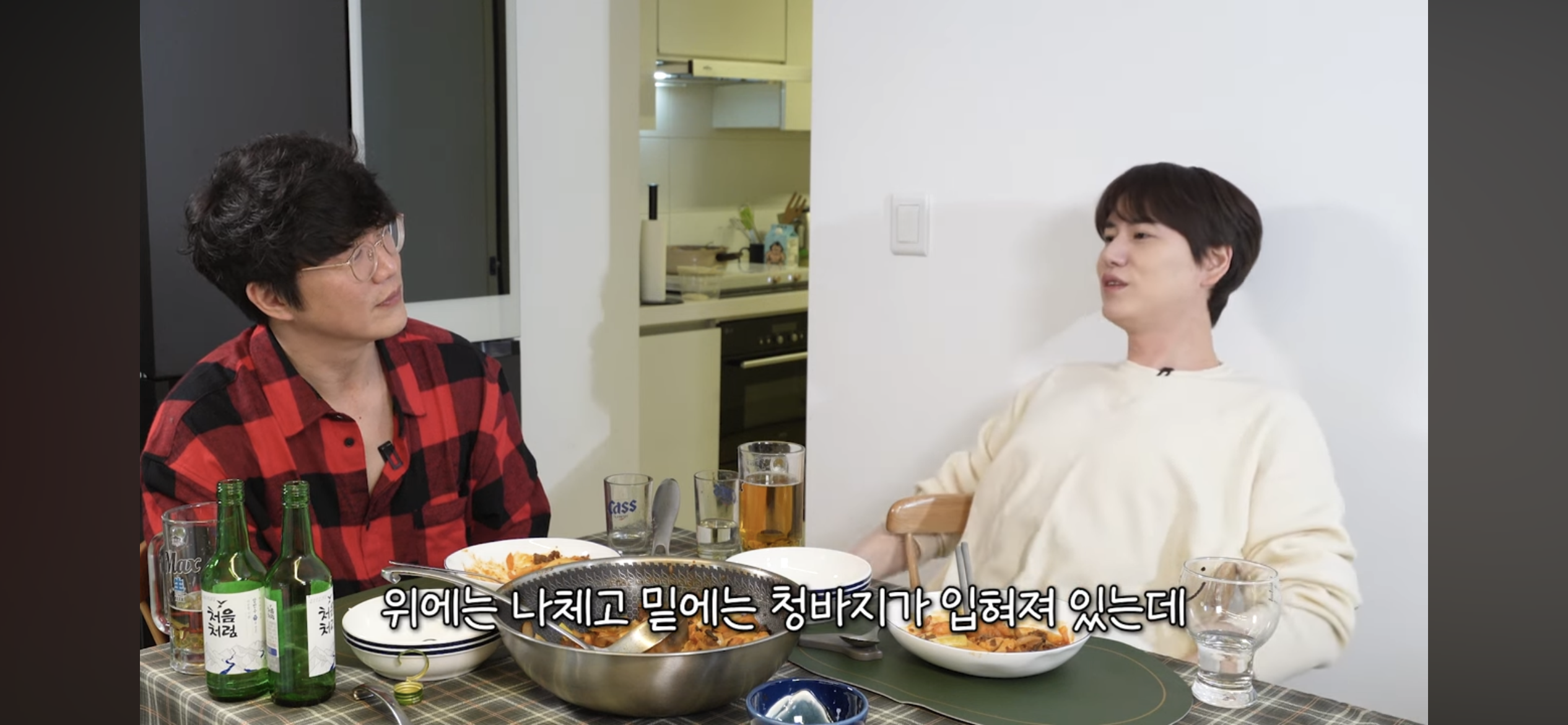[정보/소식] 출국날인데 새벽5시반까지 술먹다가 매니저가 바지입혀준 규현 | 인스티즈