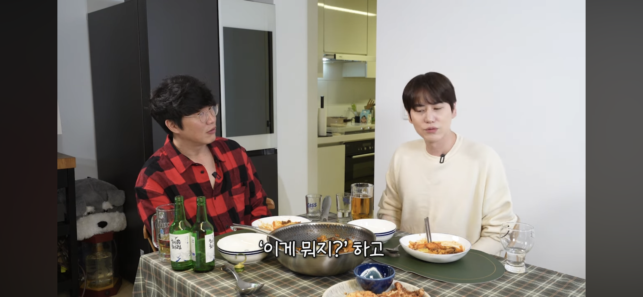 [정보/소식] 출국날인데 새벽5시반까지 술먹다가 매니저가 바지입혀준 규현 | 인스티즈