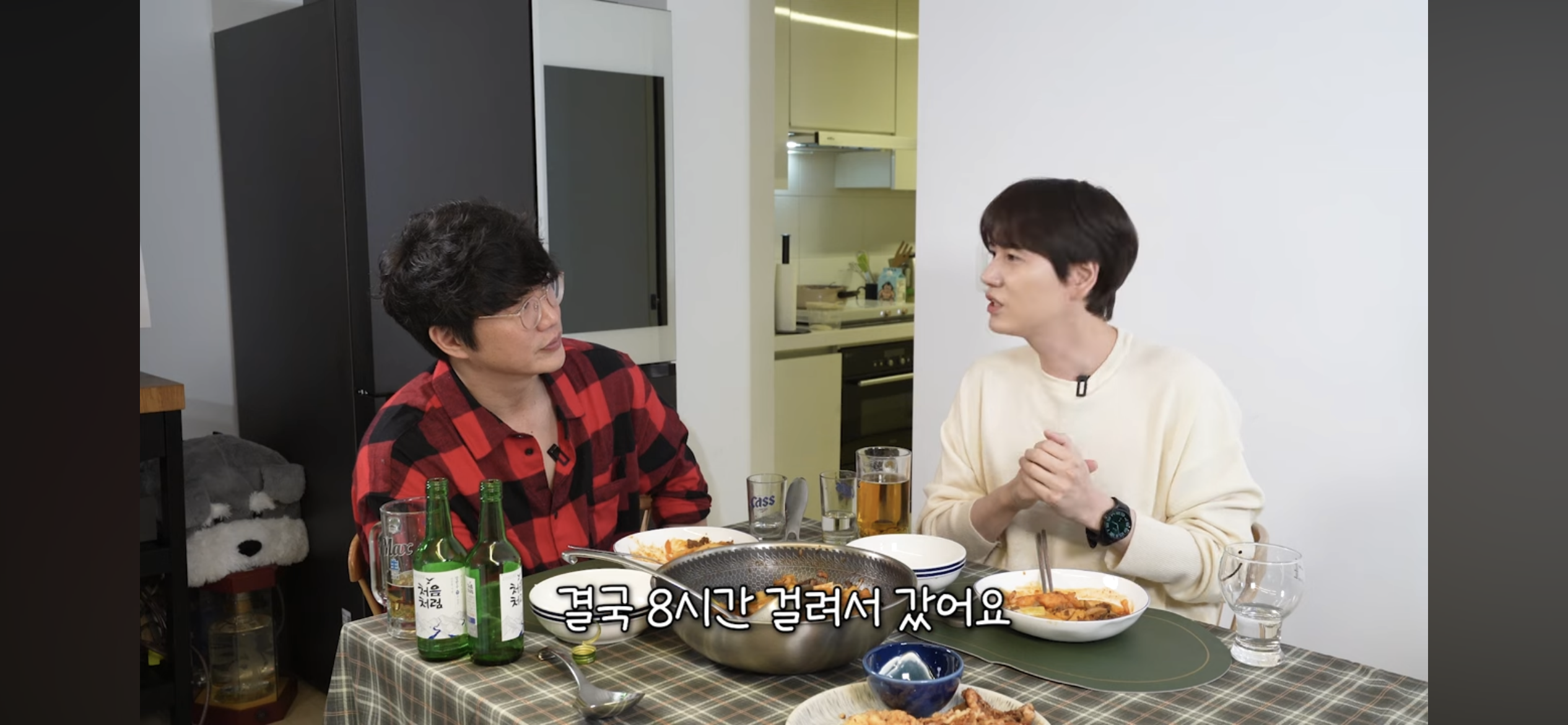 [정보/소식] 출국날인데 새벽5시반까지 술먹다가 매니저가 바지입혀준 규현 | 인스티즈