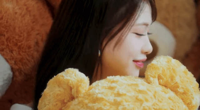 [잡담] 더뮤즈 엔터에서 데뷔하는 첫 걸그룹 리센느 (RESCENE) 멤버들 보고 가세요! 💙💚💜💛🖤 | 인스티즈