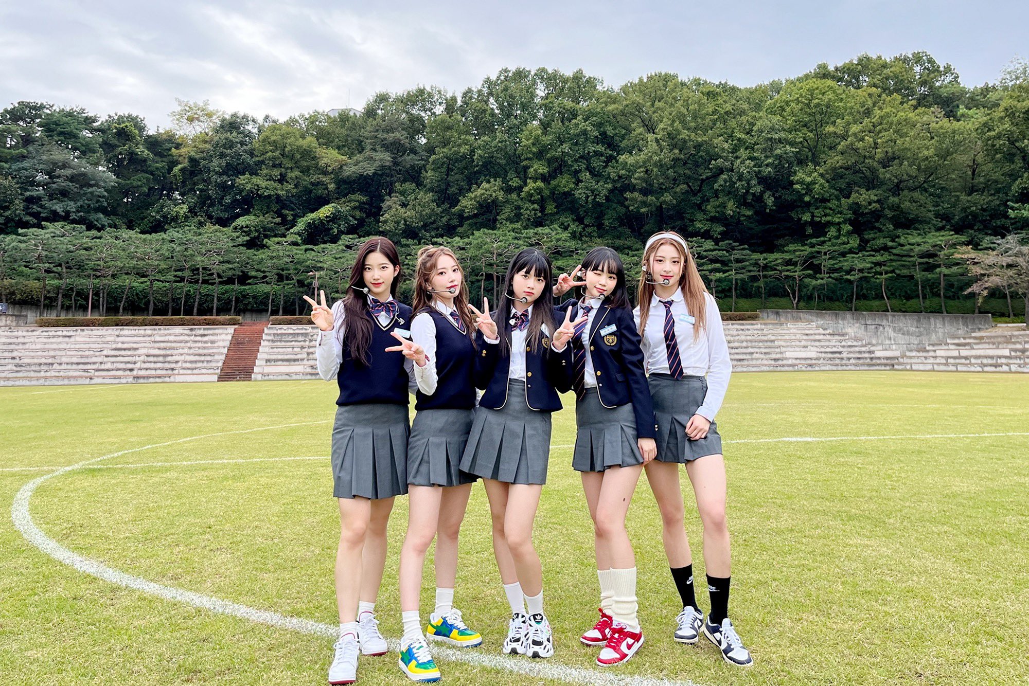[마플] 최근 뉴진스도 르세라핌도 그렇고 여돌들 교복크롭 그만 입히면 안되나ㅠㅜ | 인스티즈