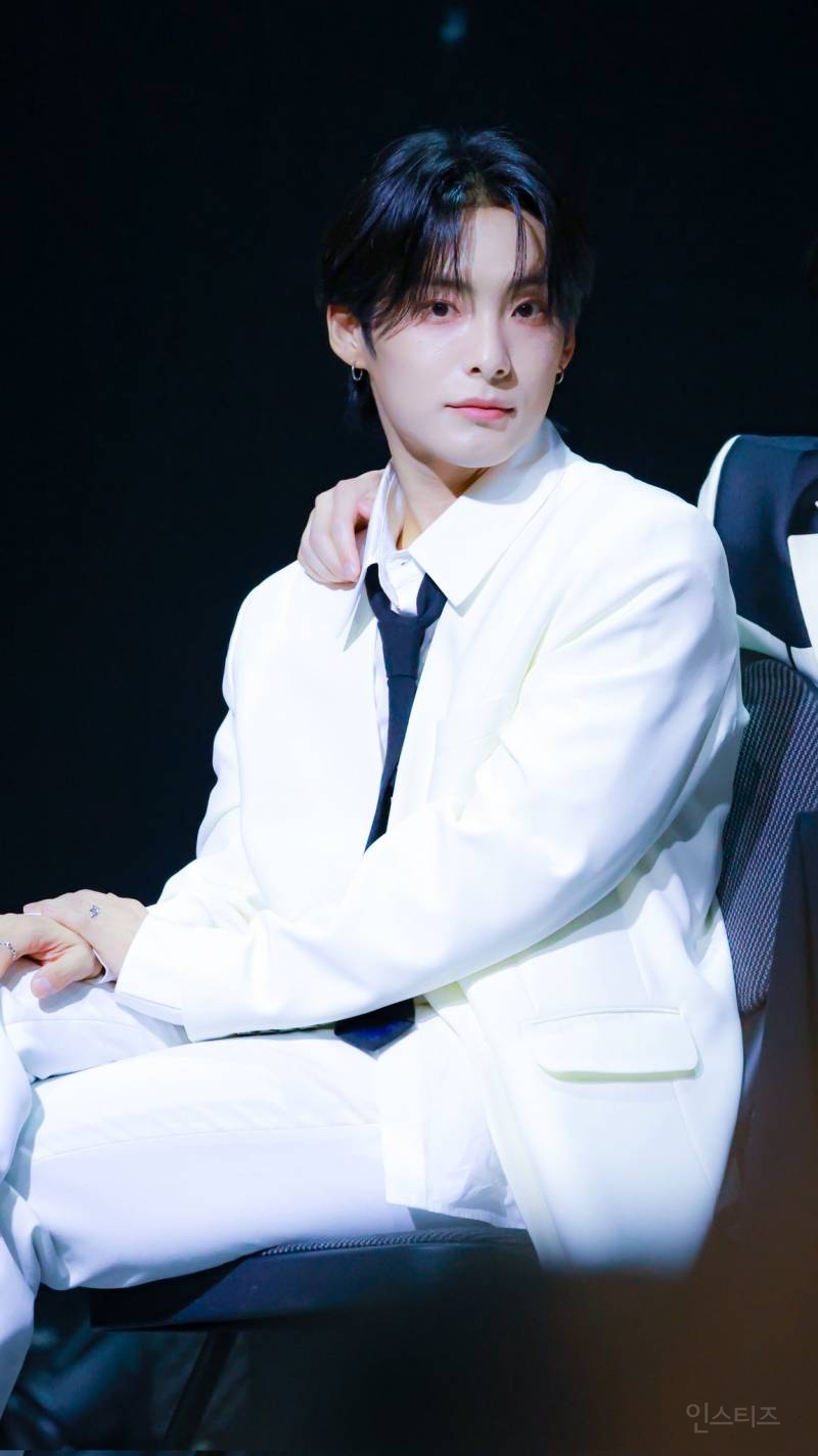 올해 30살인 한 남자 아이돌 미모 수준.jpg | 인스티즈