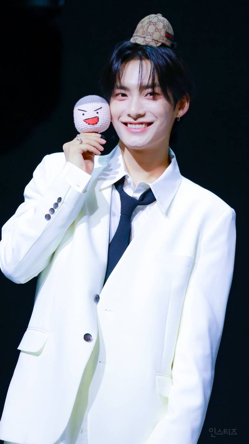 올해 30살인 한 남자 아이돌 미모 수준.jpg | 인스티즈