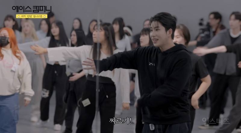 팬 56명이랑 같이 춤 연습한 최초의 남자 아이돌 그룹.jpg | 인스티즈
