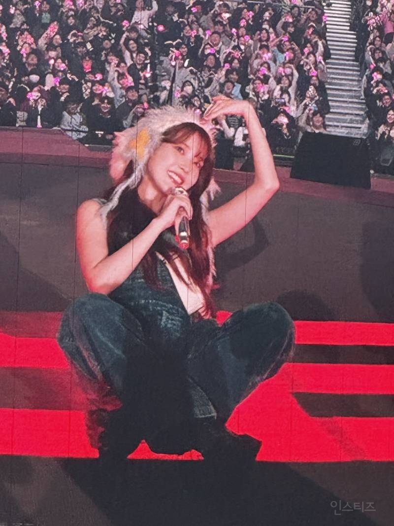 어제자 아이유 콘서트 전광판jpg | 인스티즈
