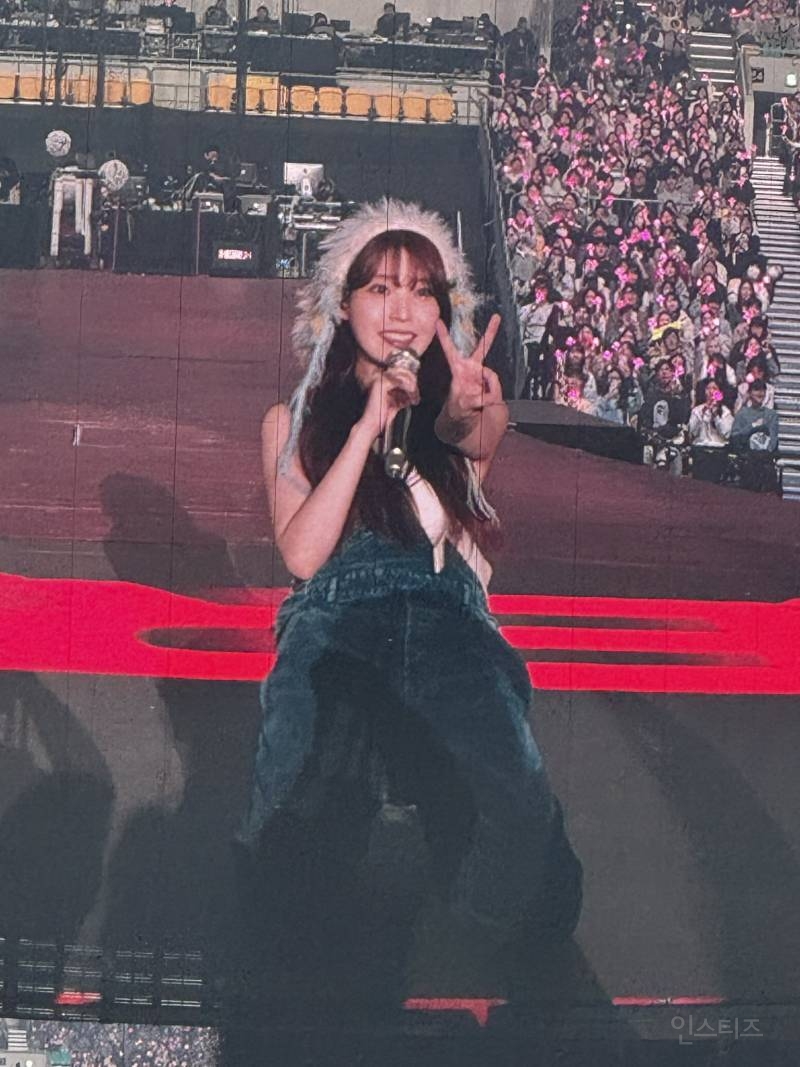 어제자 아이유 콘서트 전광판jpg | 인스티즈