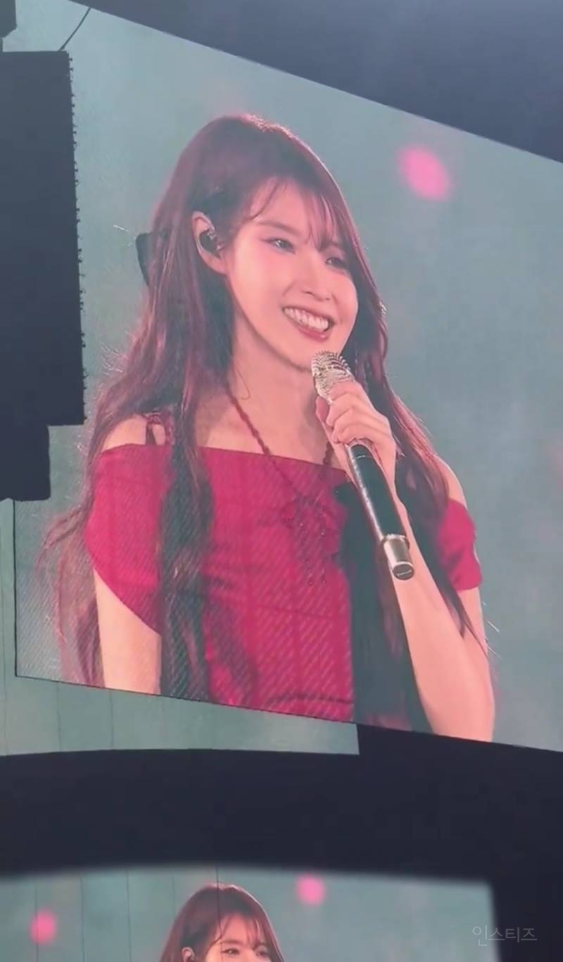 어제자 아이유 콘서트 전광판jpg | 인스티즈
