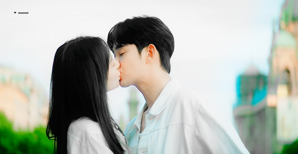 [잡담] 김수현 김지원 키스씬.gif | 인스티즈