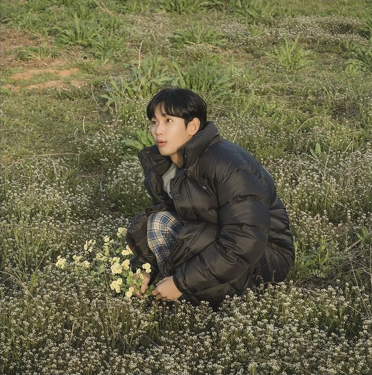 [잡담] 김수현 도대체 나이가 몇이야? | 인스티즈
