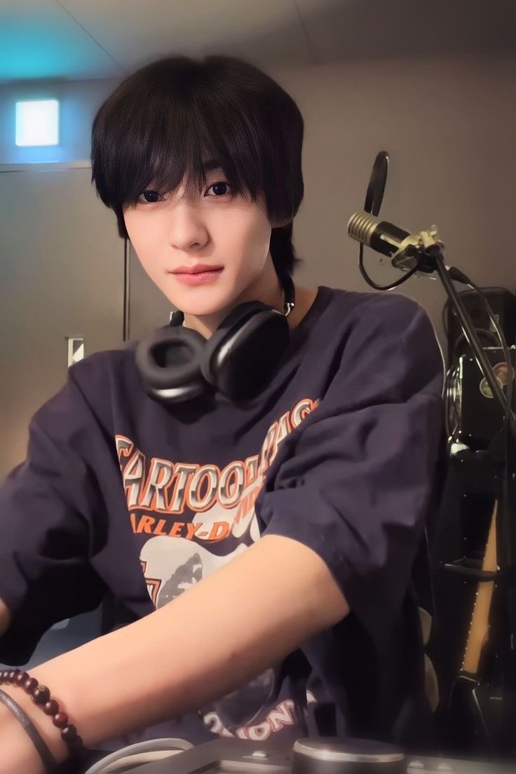 [잡담] 그래서 앤톤이 흑발 오고있데? | 인스티즈