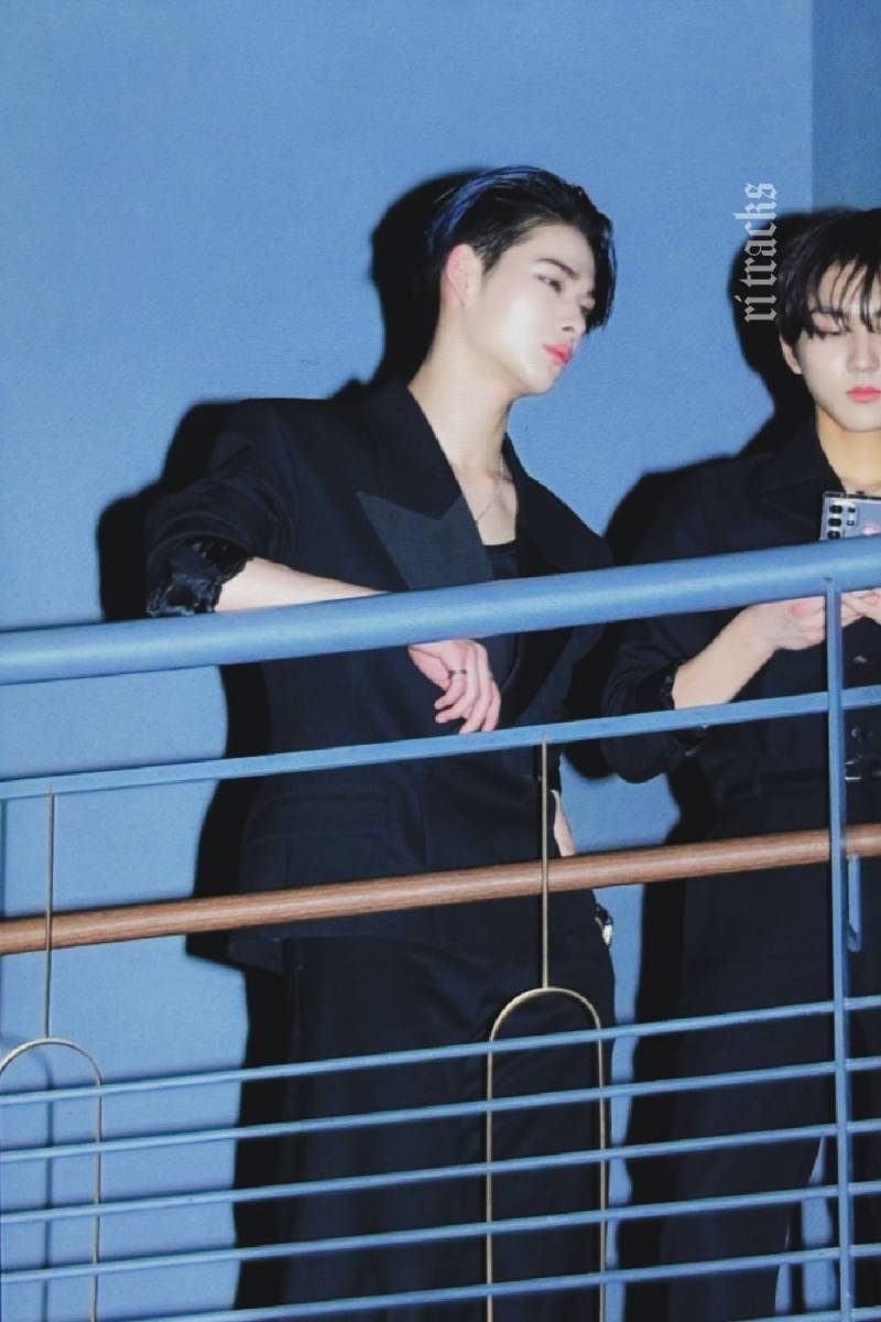 어제자 불가리 행사에서 올블랙 미친 비주얼 보여주고온 아이돌 | 인스티즈