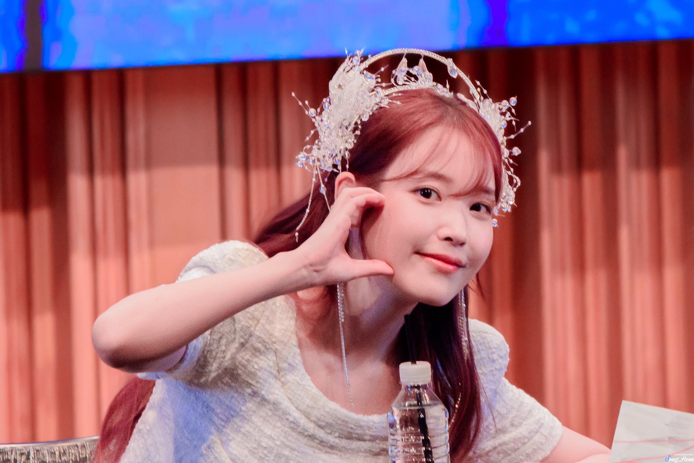 [잡담] 아이유언니 어제 머리띠 몇개 쓴거야 ㅋㅋ | 인스티즈