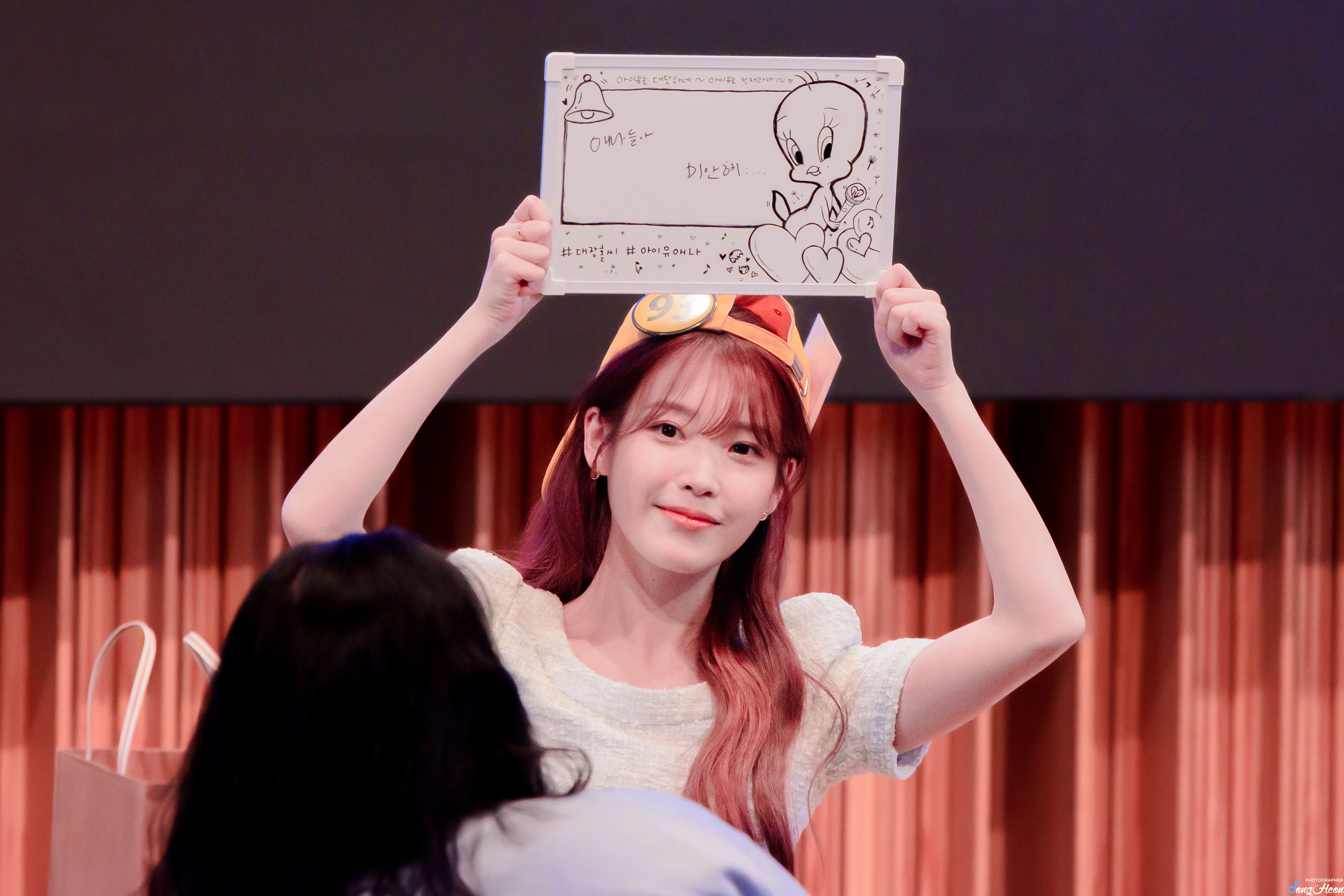 [잡담] 아이유언니 어제 머리띠 몇개 쓴거야 ㅋㅋ | 인스티즈