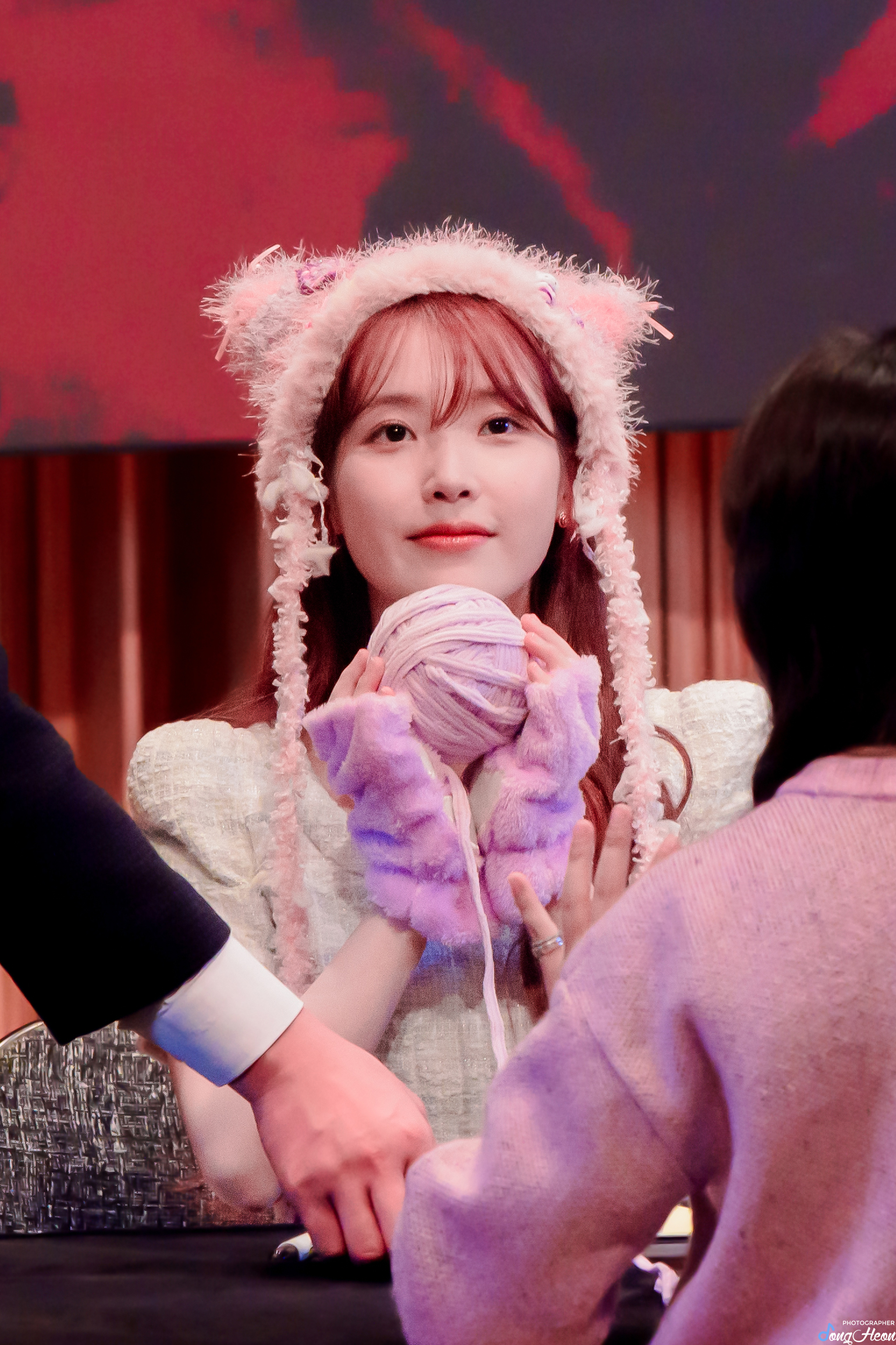 [잡담] 아이유언니 어제 머리띠 몇개 쓴거야 ㅋㅋ | 인스티즈