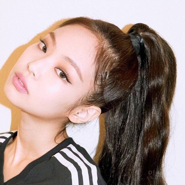 블랙핑크 제니가 4년반 동안 쓰고있는 인스타 프사.jpg | 인스티즈