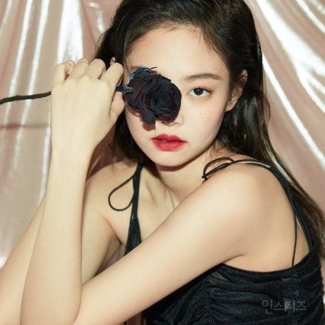 블랙핑크 제니가 4년반 동안 쓰고있는 인스타 프사.jpg | 인스티즈