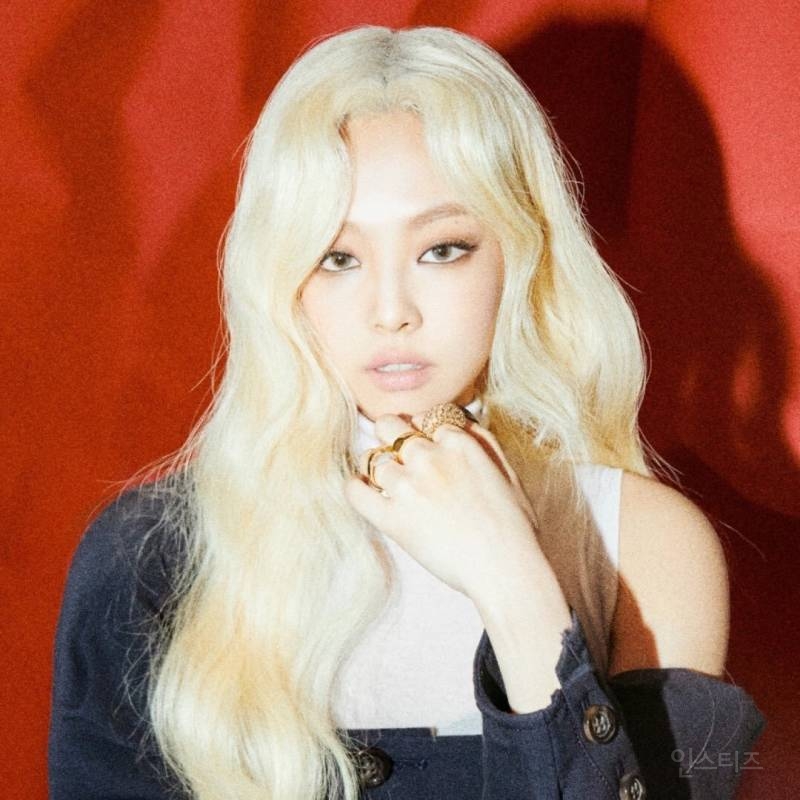 블랙핑크 제니가 4년반 동안 쓰고있는 인스타 프사.jpg | 인스티즈