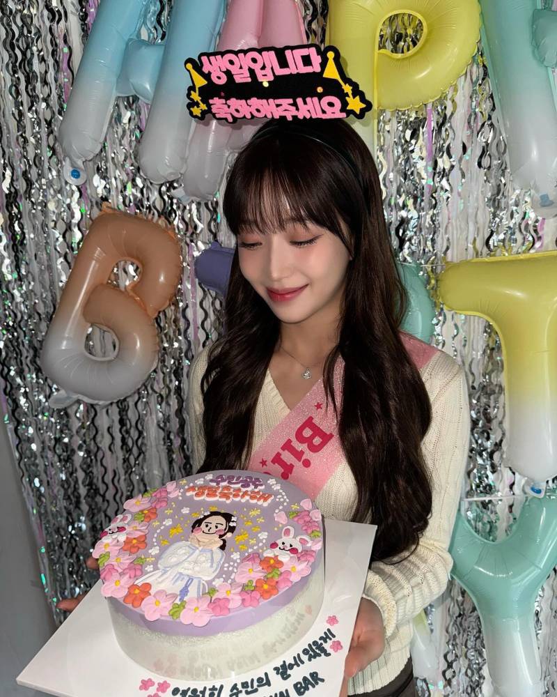 최근 스테이씨 수민이 받은 생일 케이크.jpg | 인스티즈