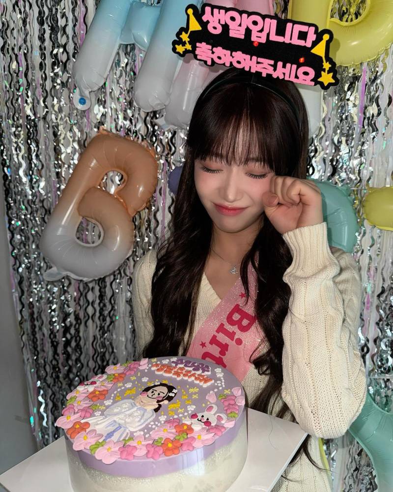 최근 스테이씨 수민이 받은 생일 케이크.jpg | 인스티즈