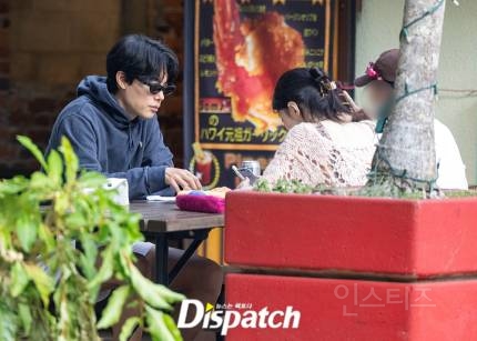 [단독] "폰만 보고, 땅만 봤다"…류준열♥한소희, 하와이 데이트 | 인스티즈