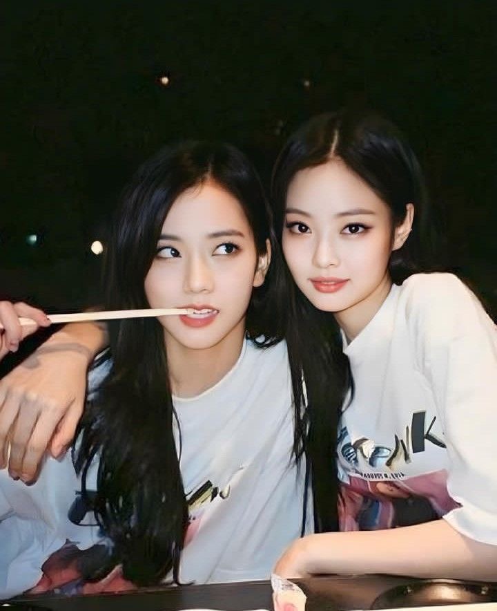 [잡담] 제니 지수 투샷에서 누가 더 눈에 들어와??? | 인스티즈