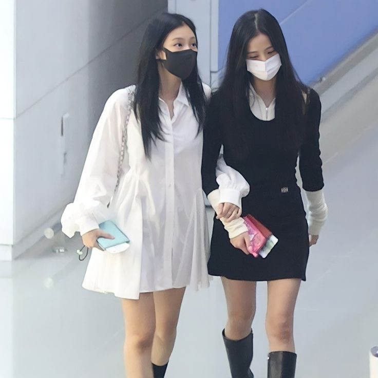 [잡담] 제니 지수 투샷에서 누가 더 눈에 들어와??? | 인스티즈