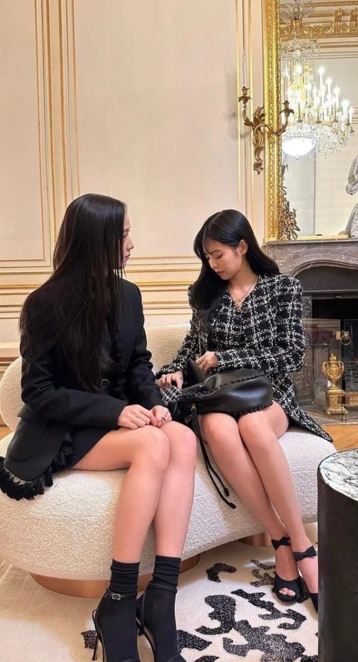 [잡담] 제니 지수 투샷에서 누가 더 눈에 들어와??? | 인스티즈