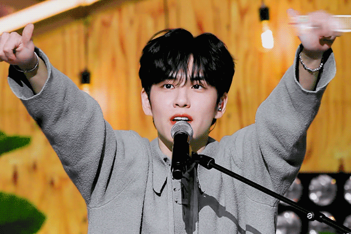 [잡담] 원필 이 얼굴로 본인은 섹시다 귀여운거 싫다고 한 게 어이엄슴 | 인스티즈