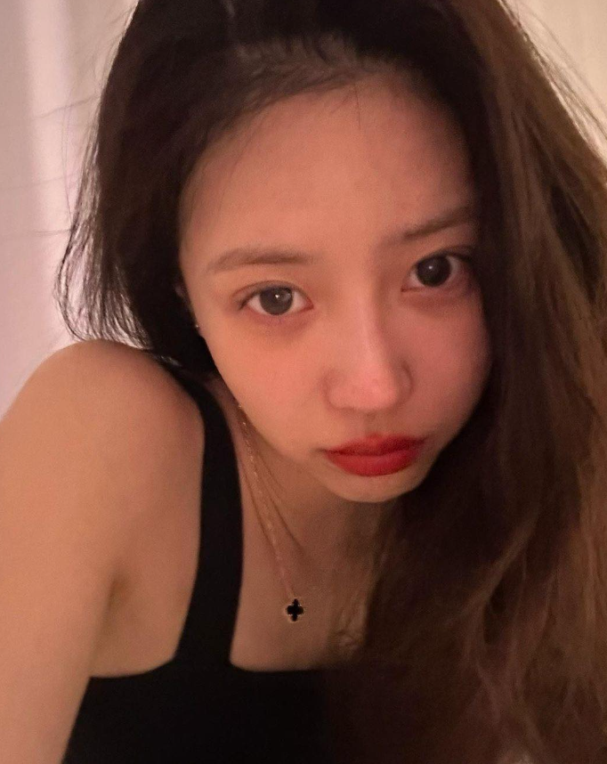 [잡담] 미주 이 목걸이 진짜 좋아하고 애착템인가봄 | 인스티즈