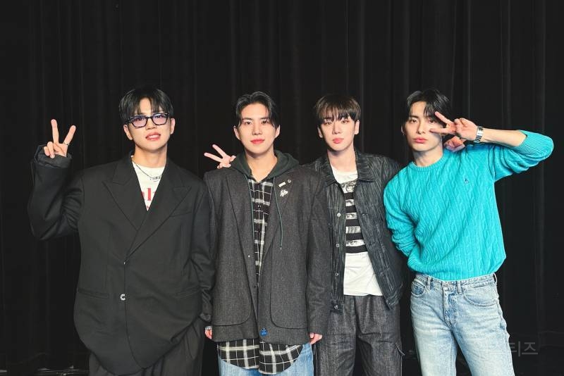 혼자 드레스 코드 안내 못 받은 듯한 사람.jpg | 인스티즈