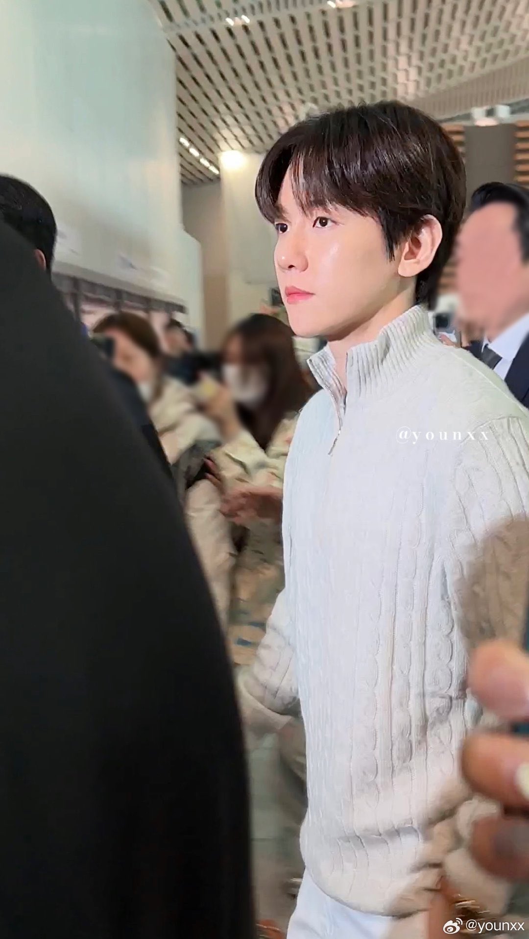 [잡담] 오늘 백현이 공항 폰카짤 다 레전드 같음… | 인스티즈