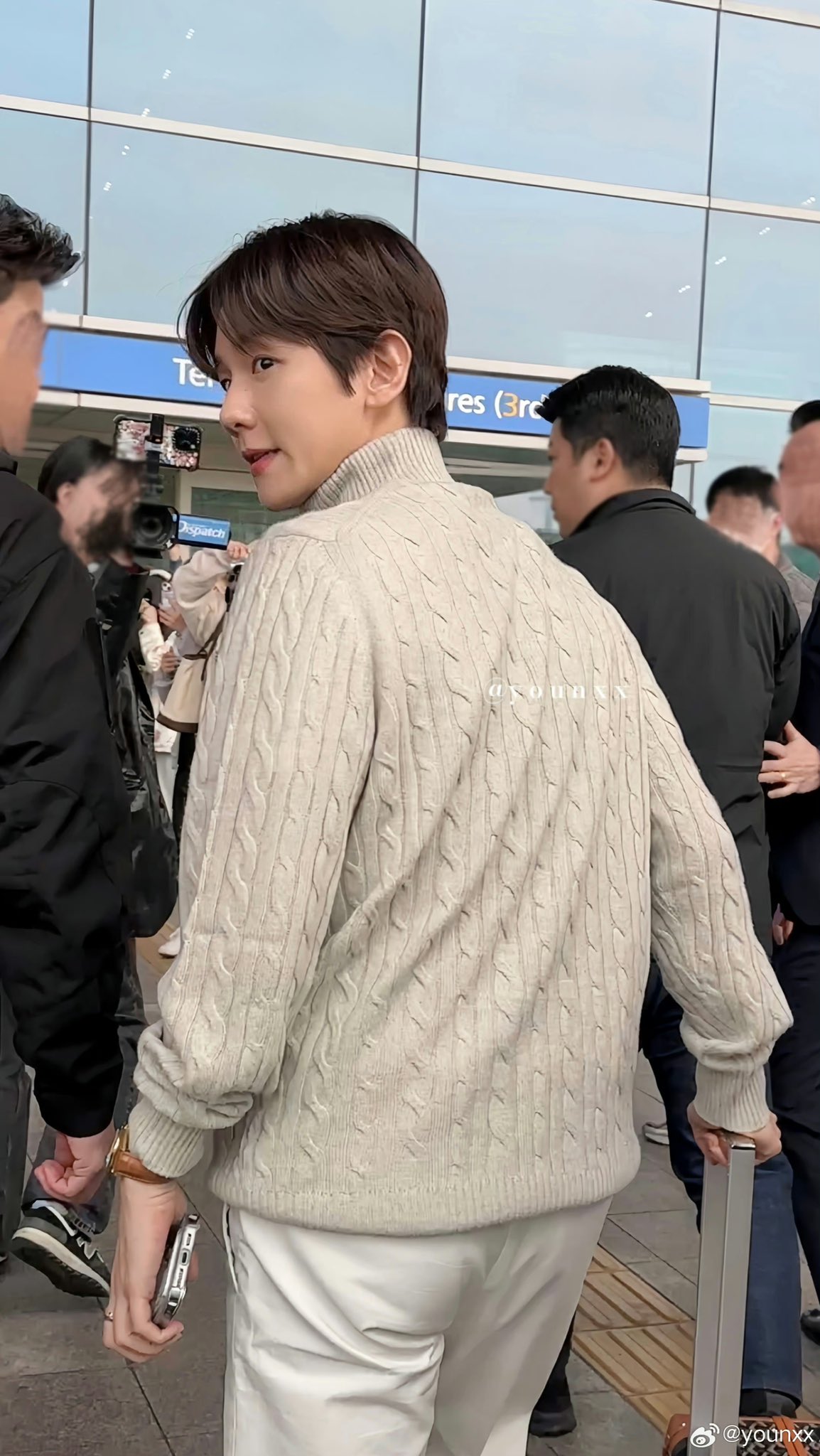 [잡담] 오늘 백현이 공항 폰카짤 다 레전드 같음… | 인스티즈