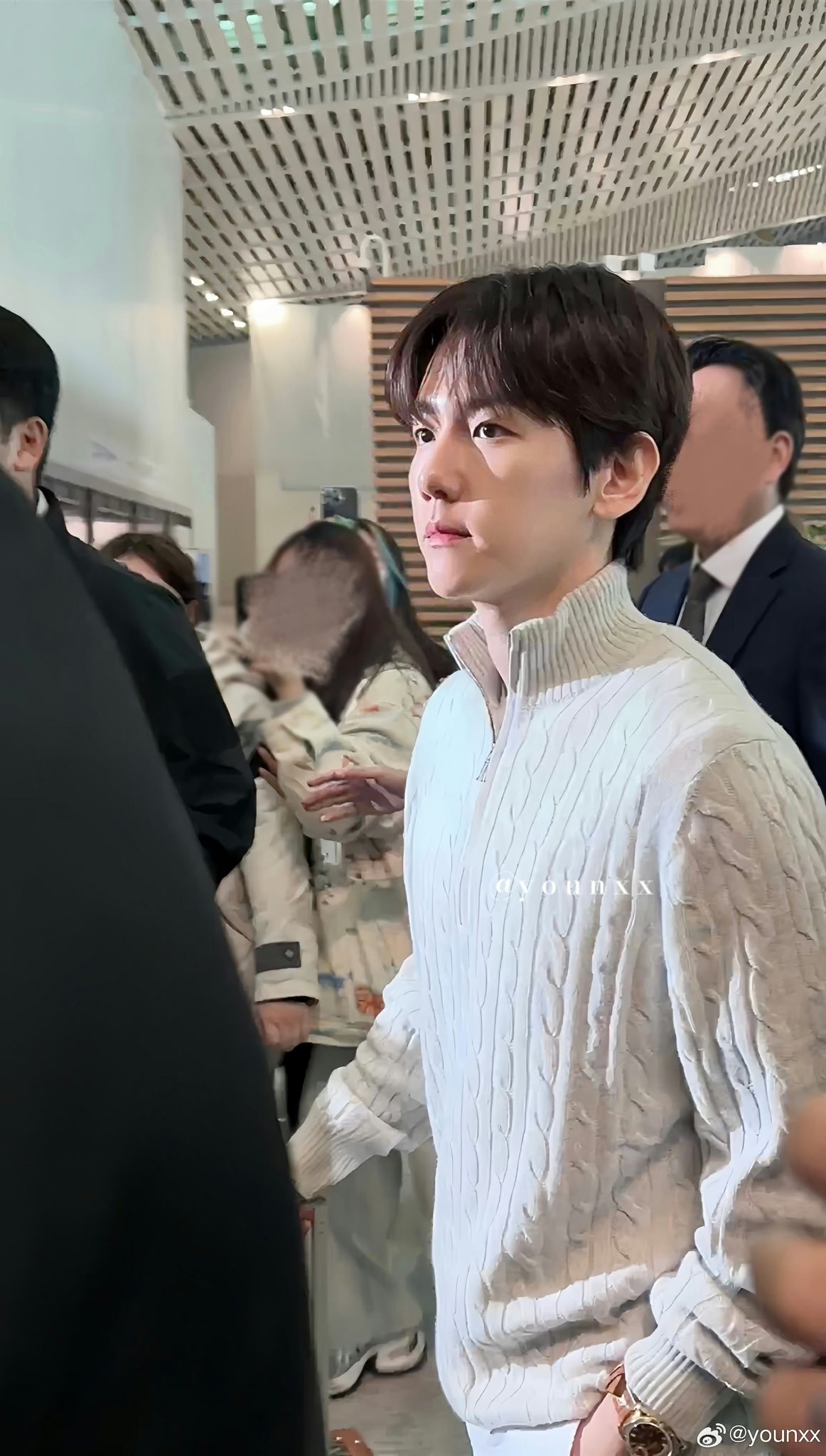 [잡담] 오늘 백현이 공항 폰카짤 다 레전드 같음… | 인스티즈