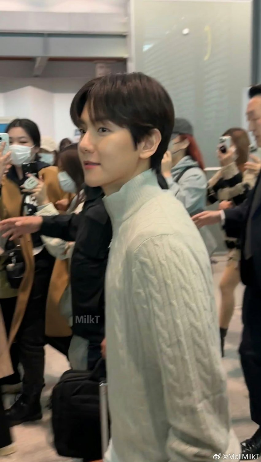 [잡담] 오늘 백현이 공항 폰카짤 다 레전드 같음… | 인스티즈