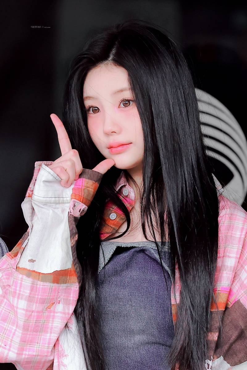 오늘자 뮤뱅 첫 출근한 아일릿 홈마 사진 + 실물 영상 | 인스티즈