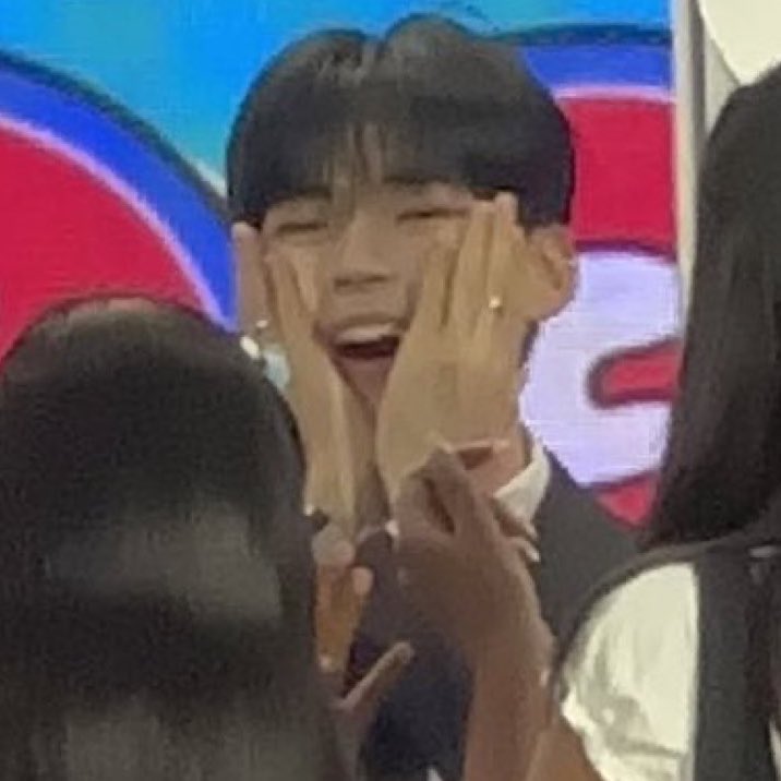 [잡담] 성한빈을 보러간건데 성한빈이 더 좋아함 | 인스티즈