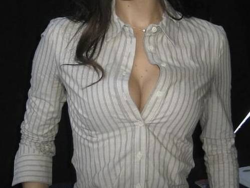 [잡담] 후방ㅈㅇ) 큰 가슴에서 생기는 가슴골보다 a~b컵이 영끌해서 생기는 가슴골이 더 예쁜거같아 | 인스티즈