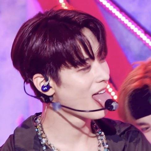 현재 혀클리너 뭐쓰냐고 말나오는 남돌.JPG | 인스티즈